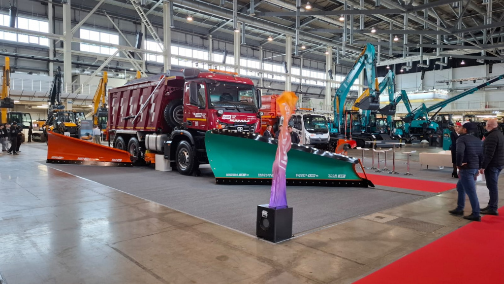 выставка «А8 МАШИНЫ РОССИИ»