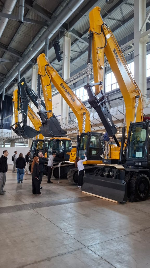 выставка «А8 МАШИНЫ РОССИИ»